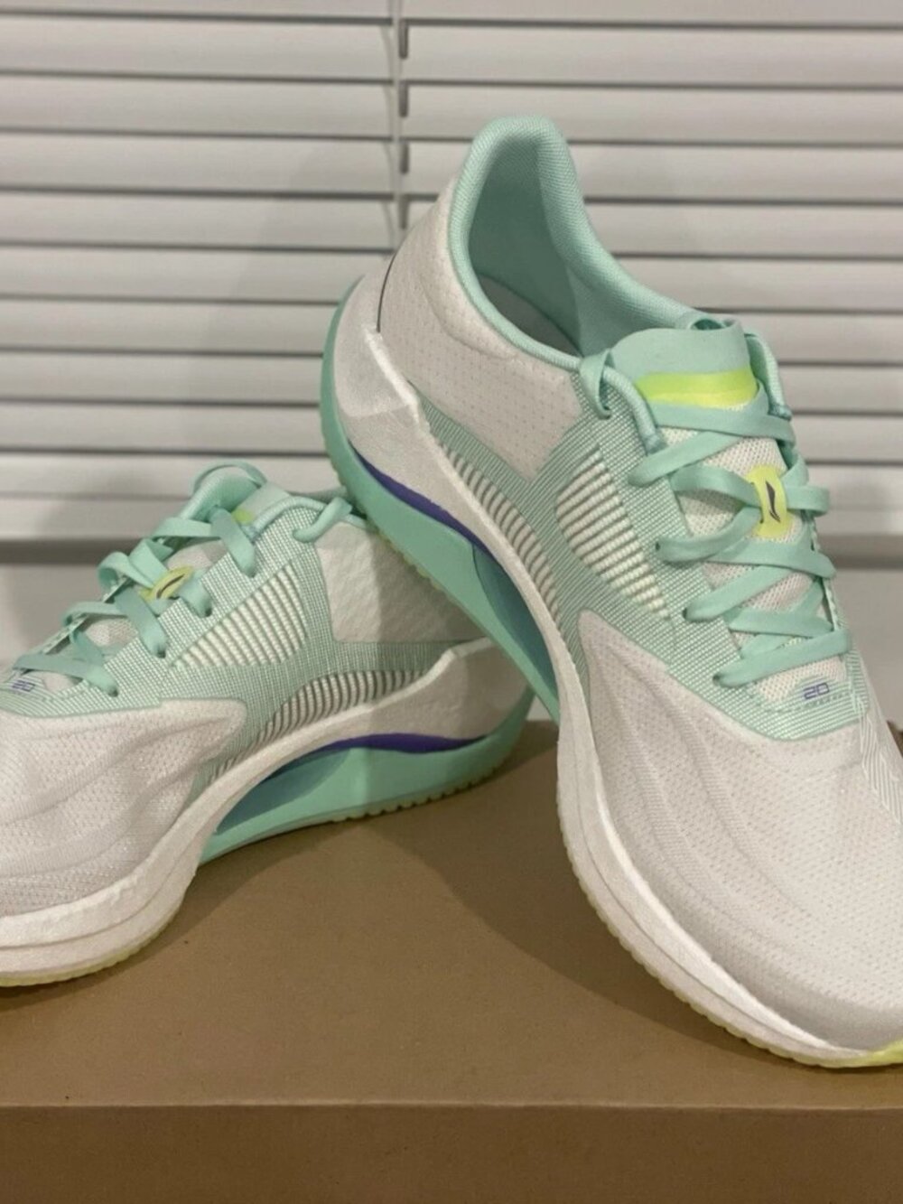 Li-Ning Super Light 20 Running Shoes, Men’s 9, Lightweight Neutral Trainer